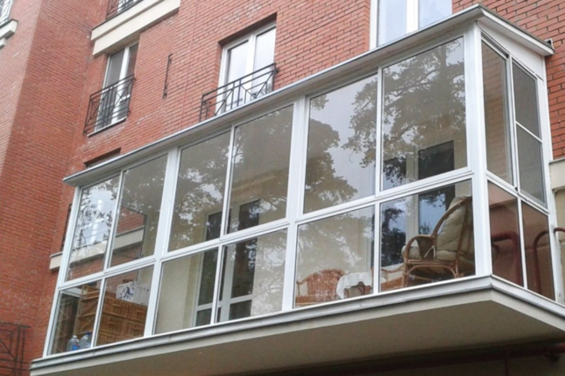 Переделка открытого балкона в лоджию с панорамным остеклением